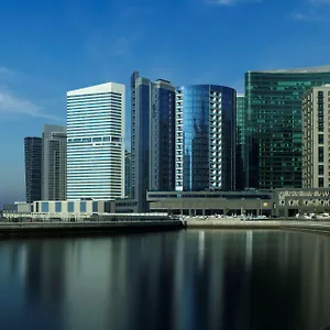 Radisson Blu Hotel, Waterfront מלון